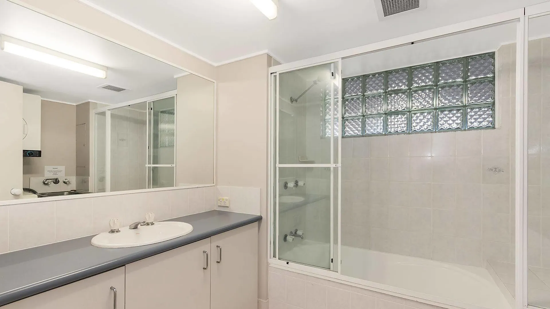 Aparthotel Surfcomber On The Beach Maroochydore